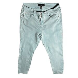 Torrid Women’s Size 18 Straight‎ Leg Tapered Stretch Denim Jeans